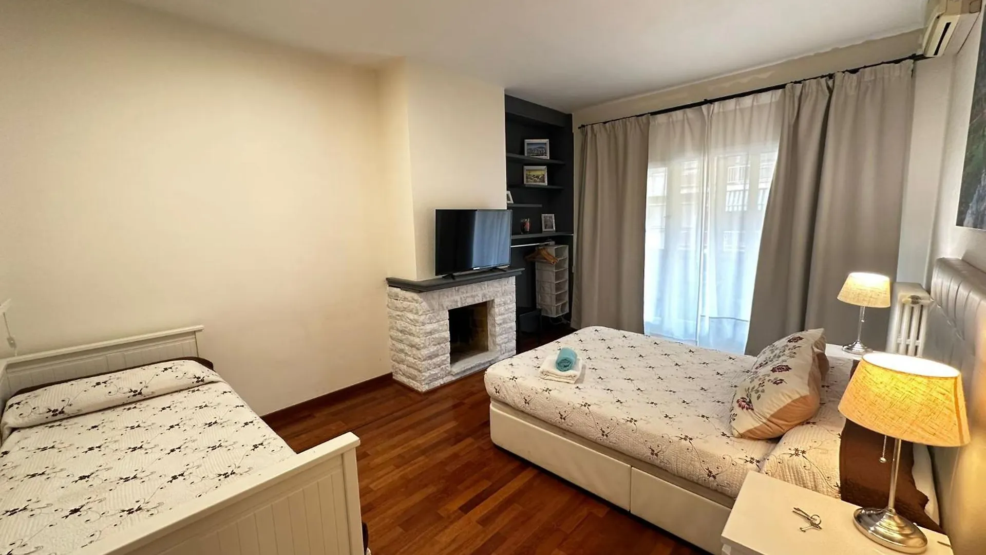 Alojamiento Viladomat Barcelona 0*,  Spain